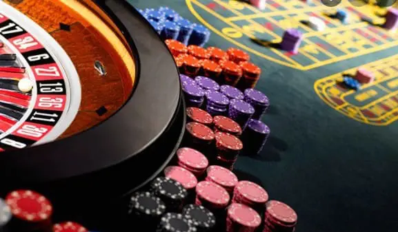 Online Casinos vs Land-Based Casinos with Key Benefits, Game Variety, Live Dealers, and Why Online Play Offers More Flexibility and Convenience